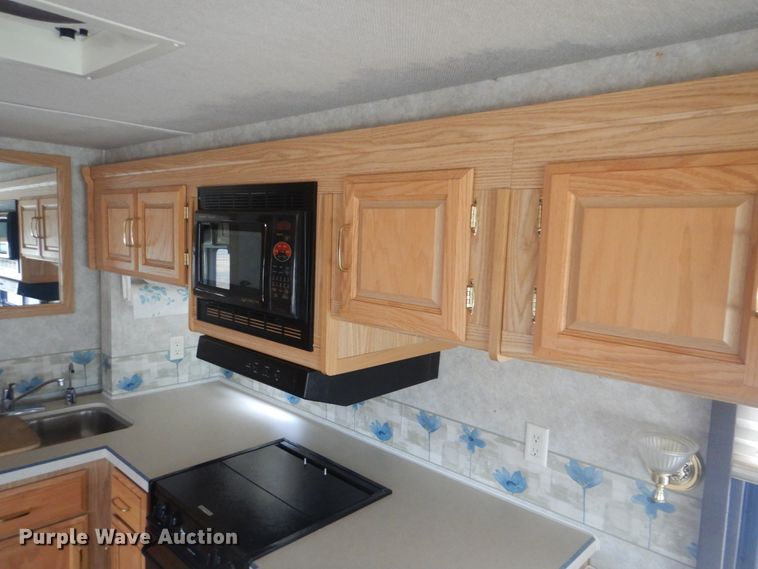 image for item GF9027 2001 Fleetwood Bounder RV