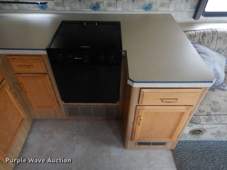 image for item GF9027 2001 Fleetwood Bounder RV