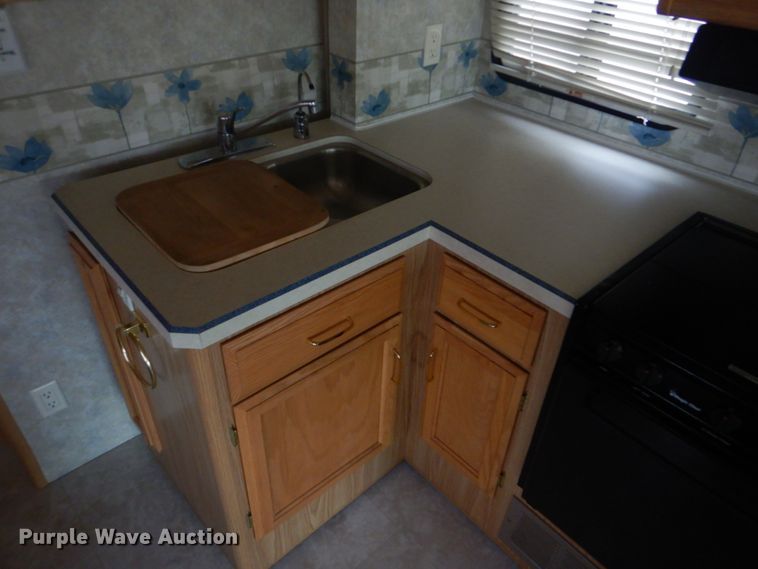 image for item GF9027 2001 Fleetwood Bounder RV