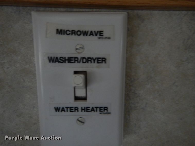 image for item GF9027 2001 Fleetwood Bounder RV