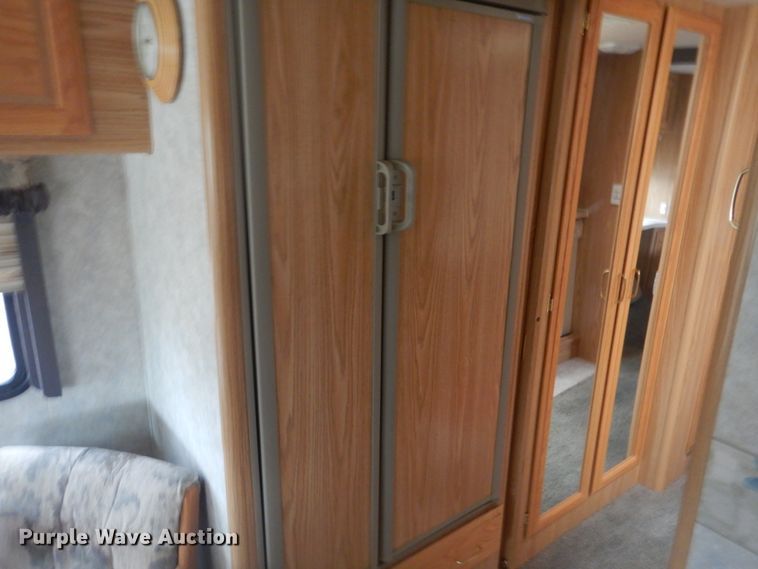 image for item GF9027 2001 Fleetwood Bounder RV