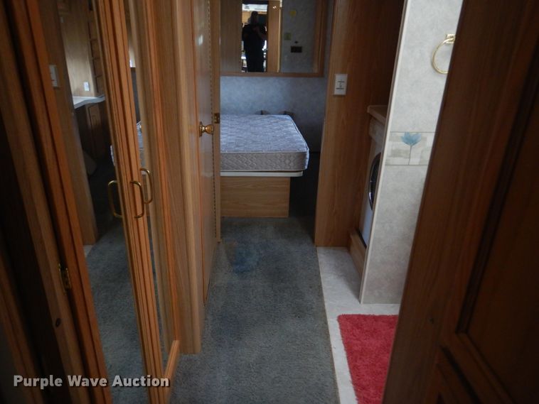 image for item GF9027 2001 Fleetwood Bounder RV