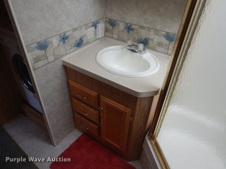 image for item GF9027 2001 Fleetwood Bounder RV