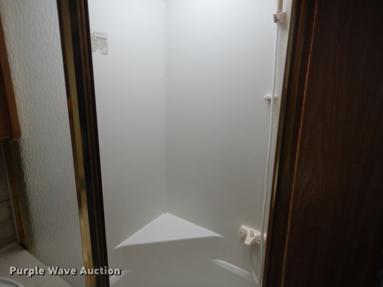 image for item GF9027 2001 Fleetwood Bounder RV