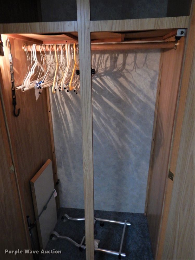 image for item GF9027 2001 Fleetwood Bounder RV