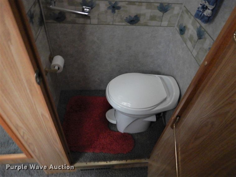 image for item GF9027 2001 Fleetwood Bounder RV