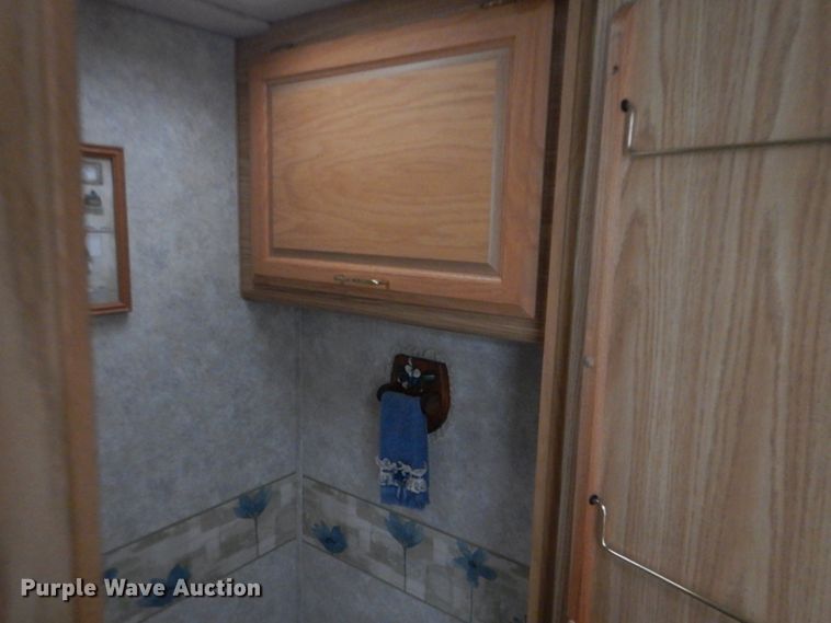 image for item GF9027 2001 Fleetwood Bounder RV