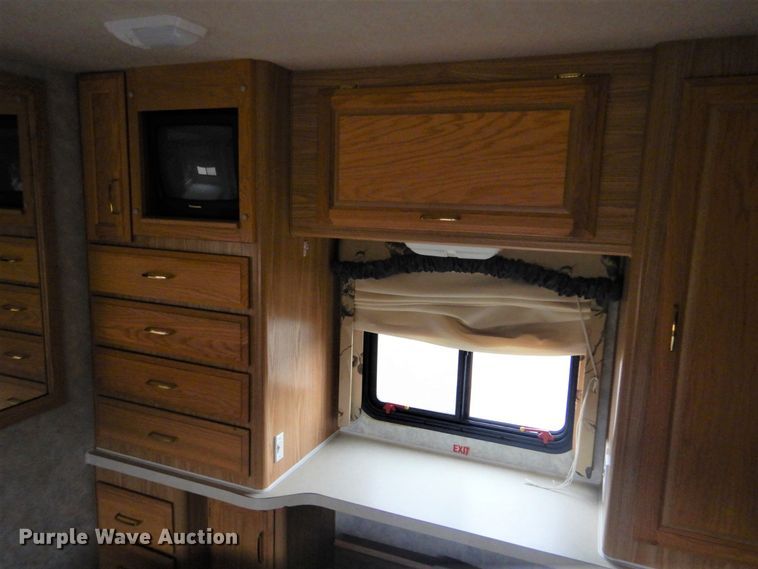 image for item GF9027 2001 Fleetwood Bounder RV