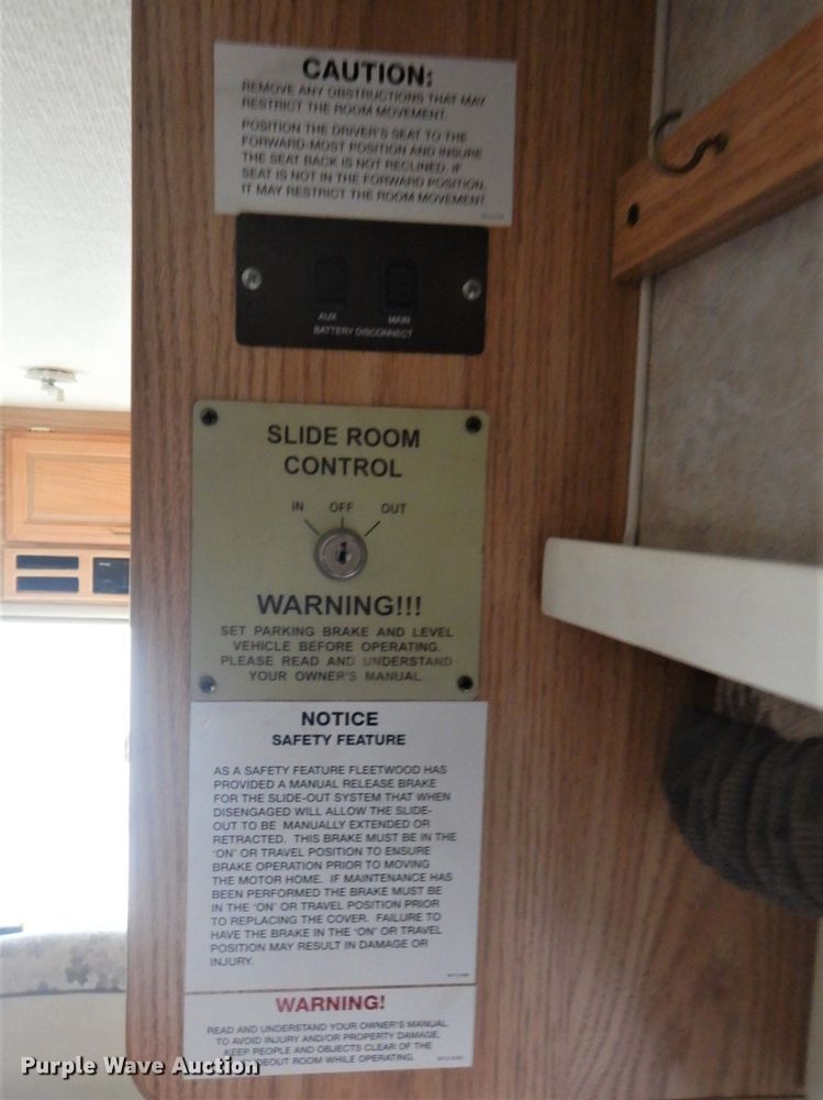 image for item GF9027 2001 Fleetwood Bounder RV