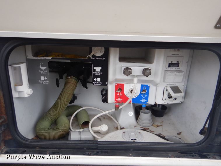 image for item GF9027 2001 Fleetwood Bounder RV