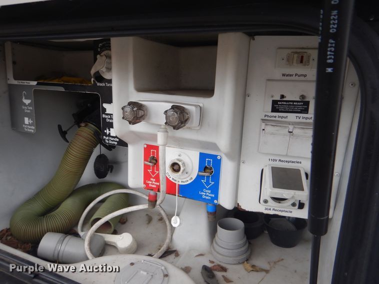 image for item GF9027 2001 Fleetwood Bounder RV