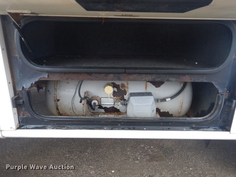 image for item GF9027 2001 Fleetwood Bounder RV