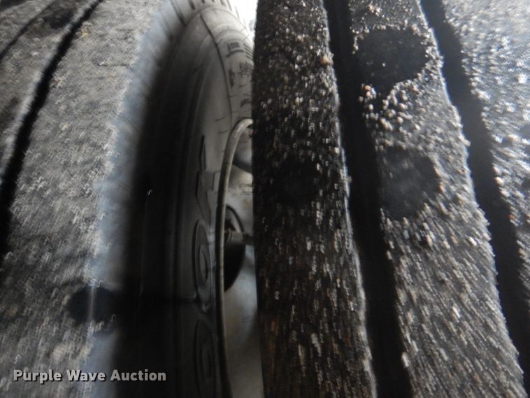 image for item GF9027 2001 Fleetwood Bounder RV