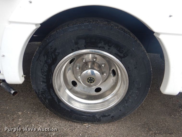 image for item GF9027 2001 Fleetwood Bounder RV