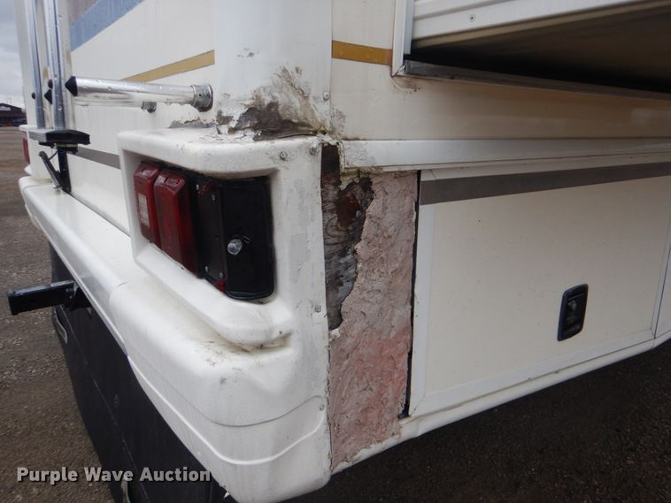 image for item GF9027 2001 Fleetwood Bounder RV