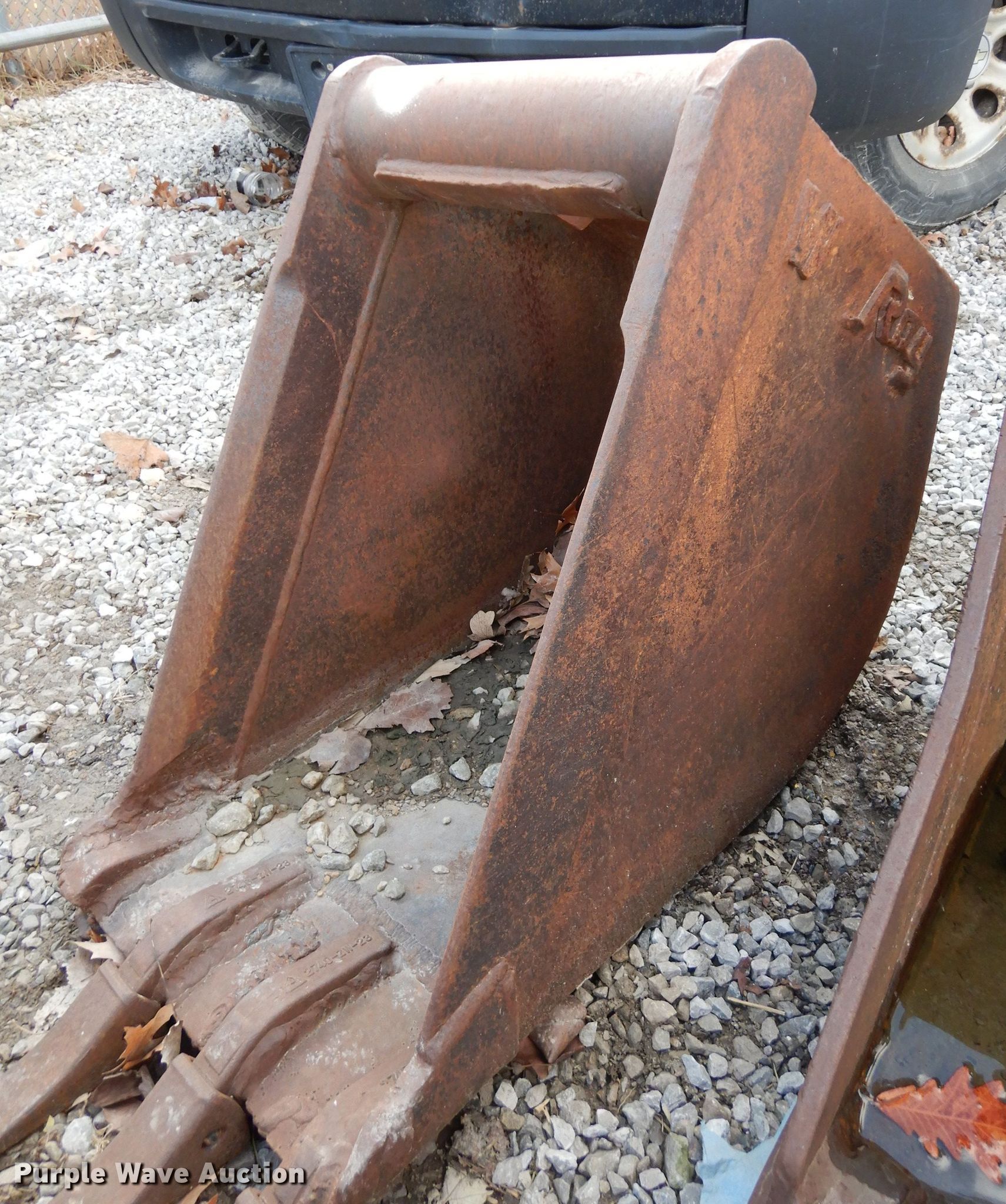 Wain Roy 16"W backhoe bucket in Olathe, KS Item DE4235 sold Purple Wave