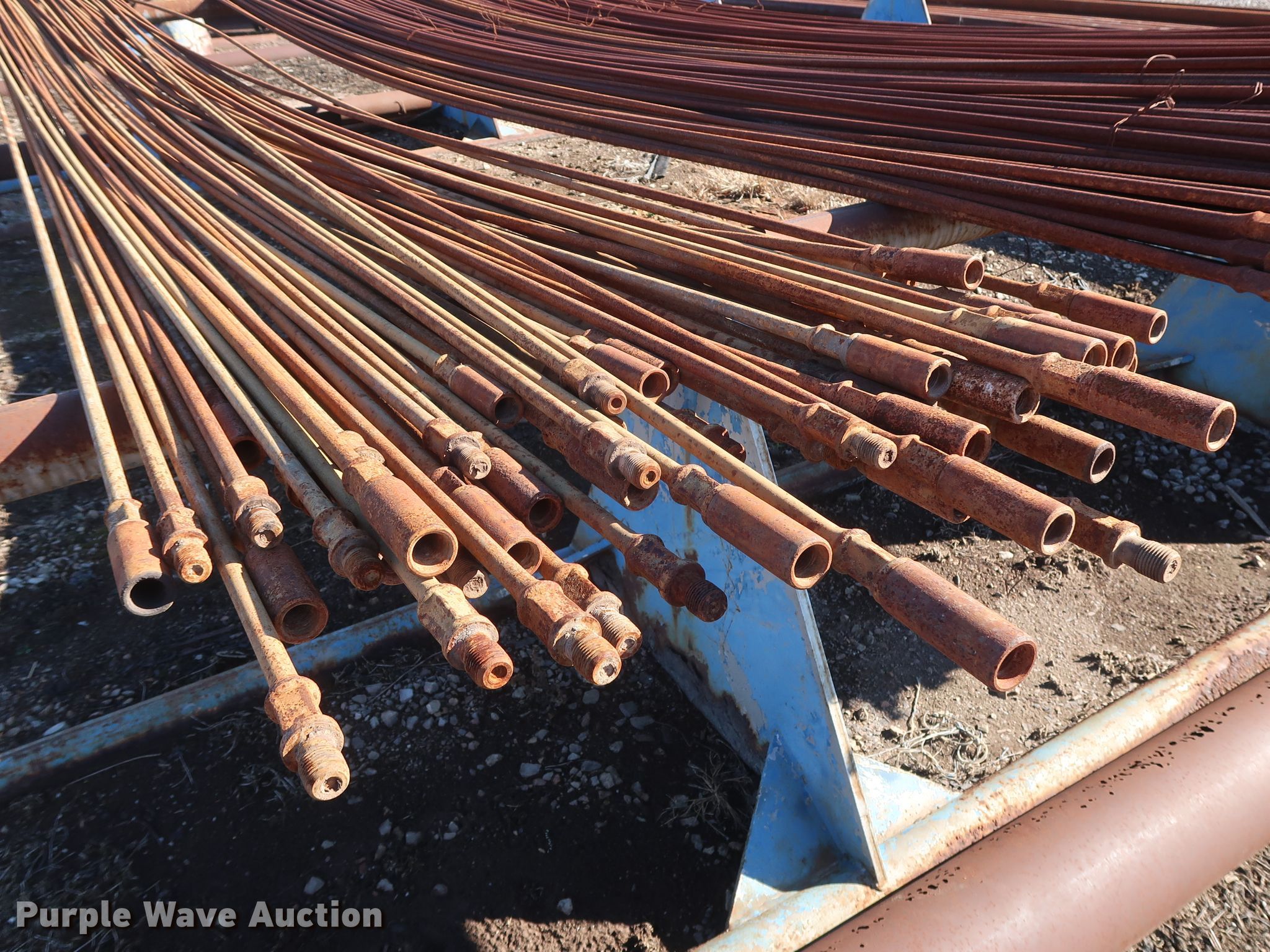 Approximately 425 25'L x 3/4" threaded sucker rods in Moore, OK Item