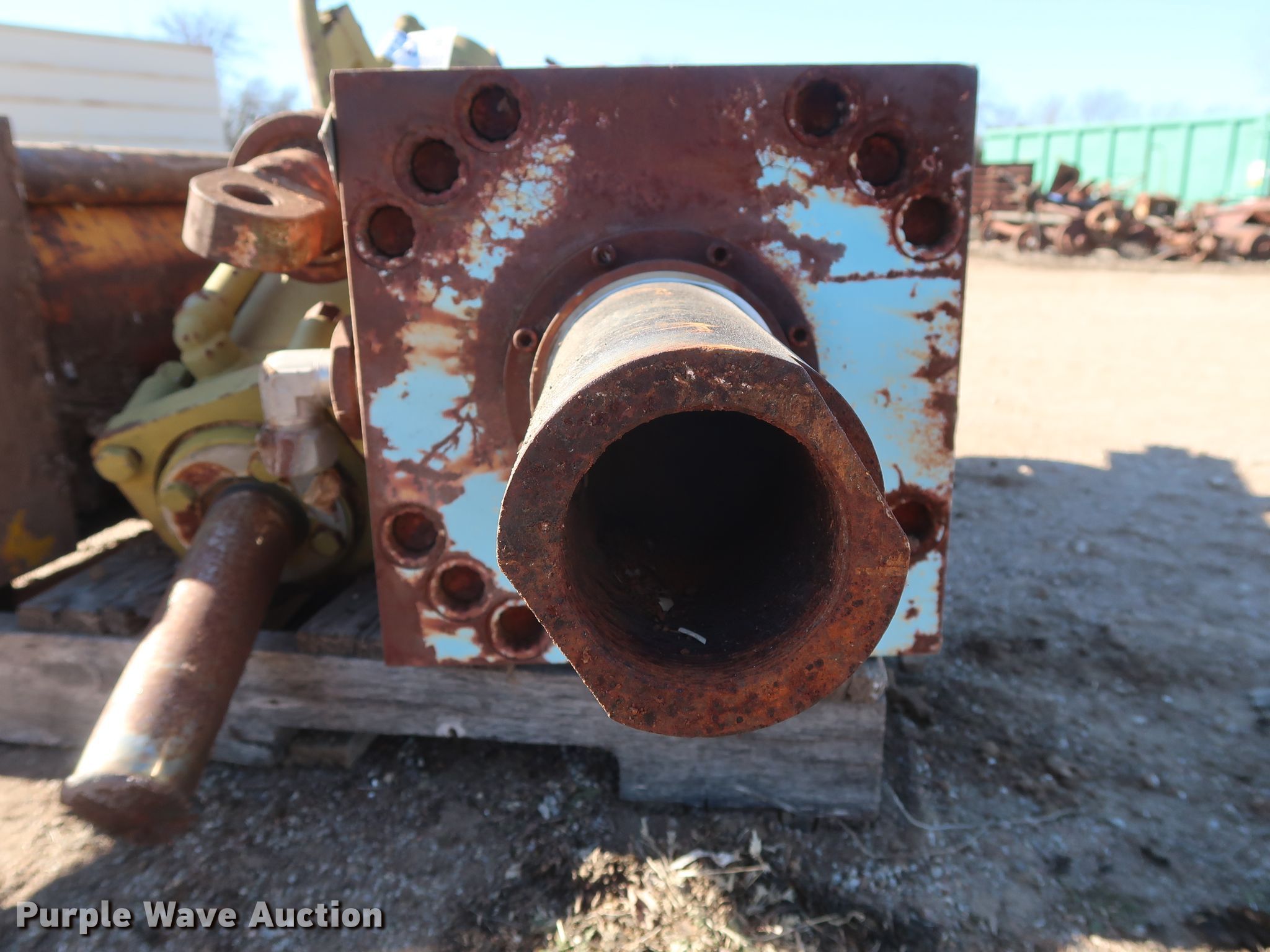 Hydraulic cylinders in Moore, OK Item DH0827 sold Purple Wave