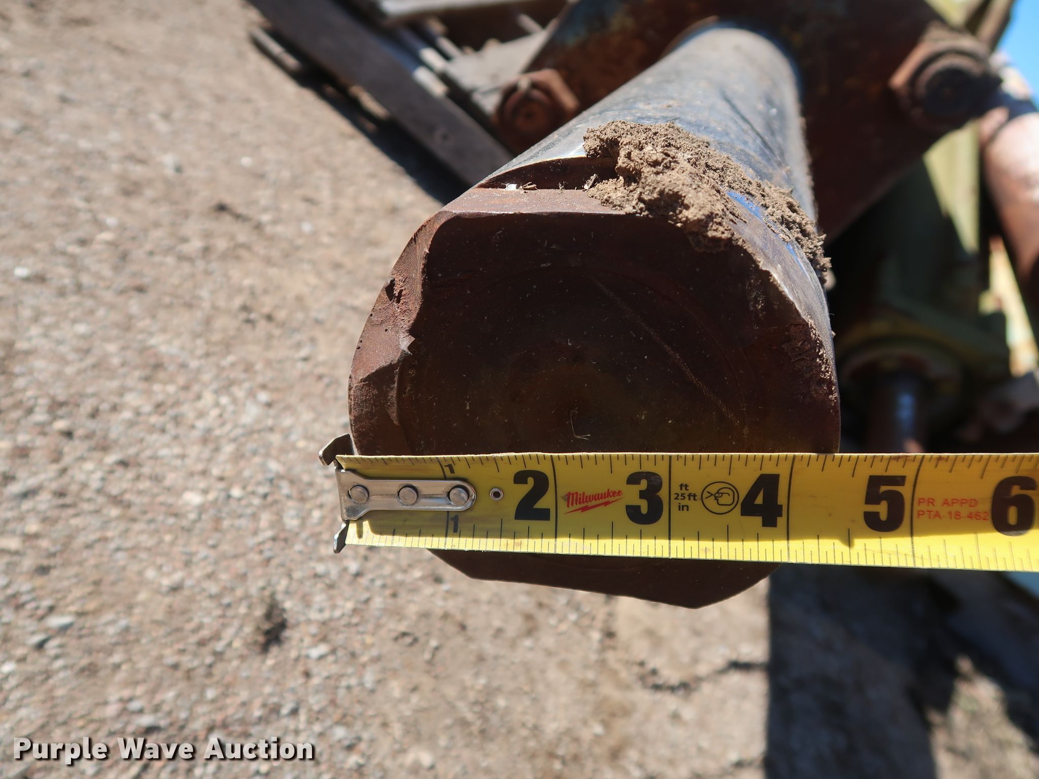 Hydraulic cylinders in Moore, OK Item DH0827 sold Purple Wave