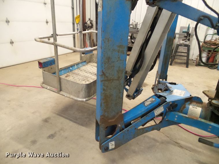 image for item DD1983 2007 Genie TZ50 boom lift
