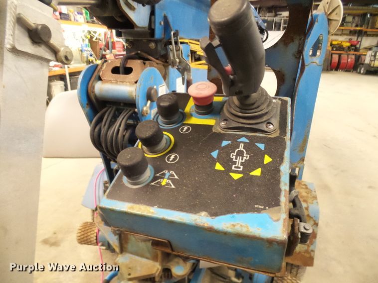 image for item DD1983 2007 Genie TZ50 boom lift