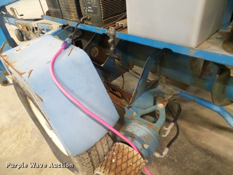 image for item DD1983 2007 Genie TZ50 boom lift