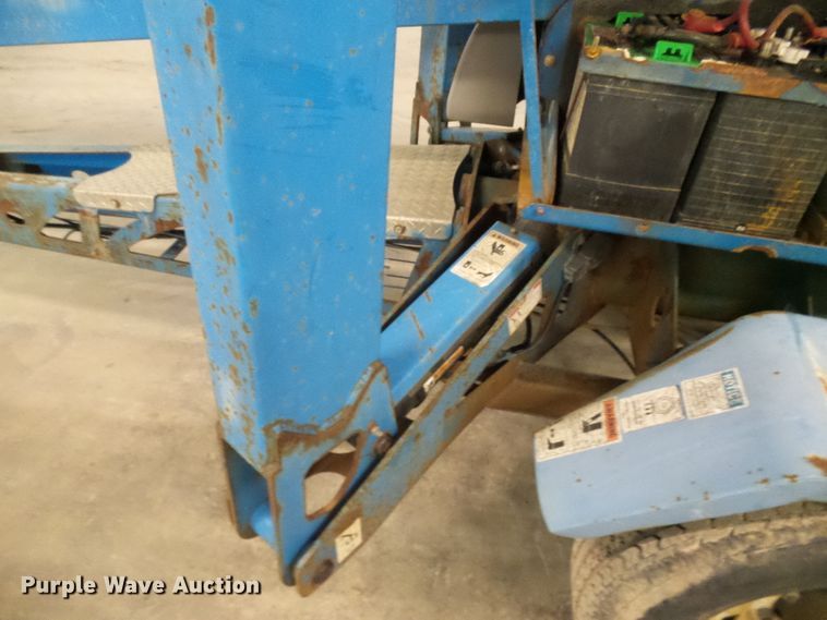 image for item DD1983 2007 Genie TZ50 boom lift