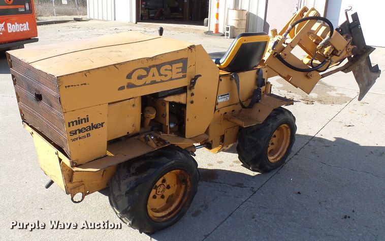 image for item DD1986 Case Maxi Sneaker vibratory plow