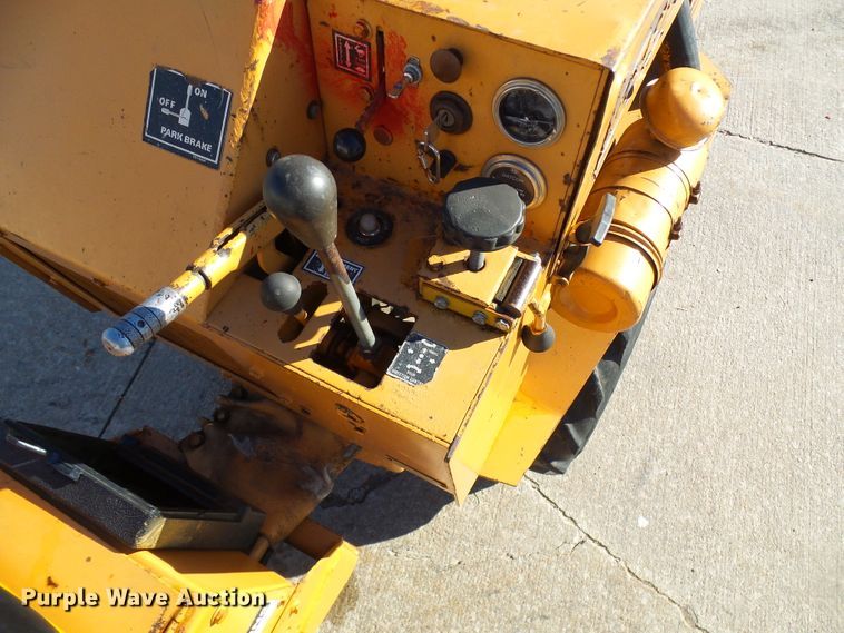 image for item DD1986 Case Maxi Sneaker vibratory plow