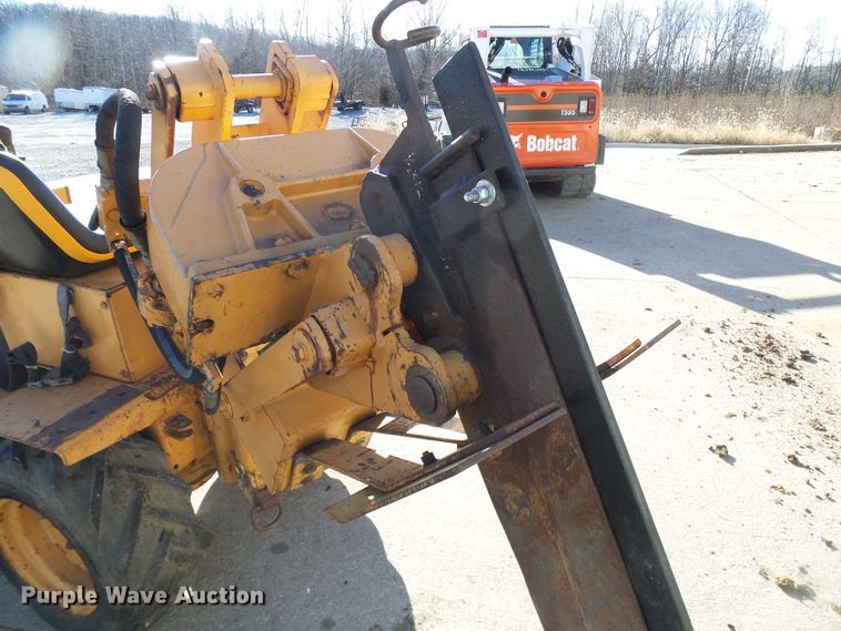 image for item DD1986 Case Maxi Sneaker vibratory plow