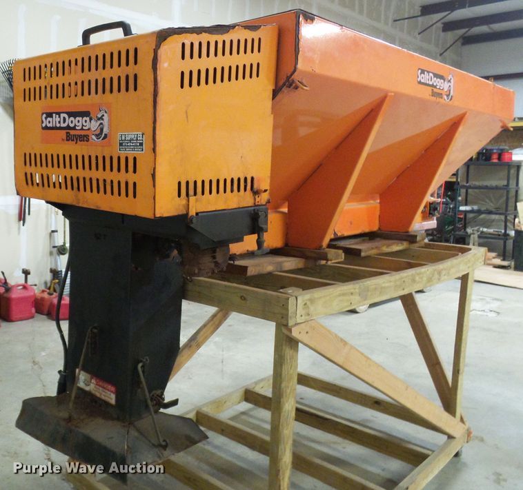 image for item DD1988 Salt Dogg SCH096CX spreader