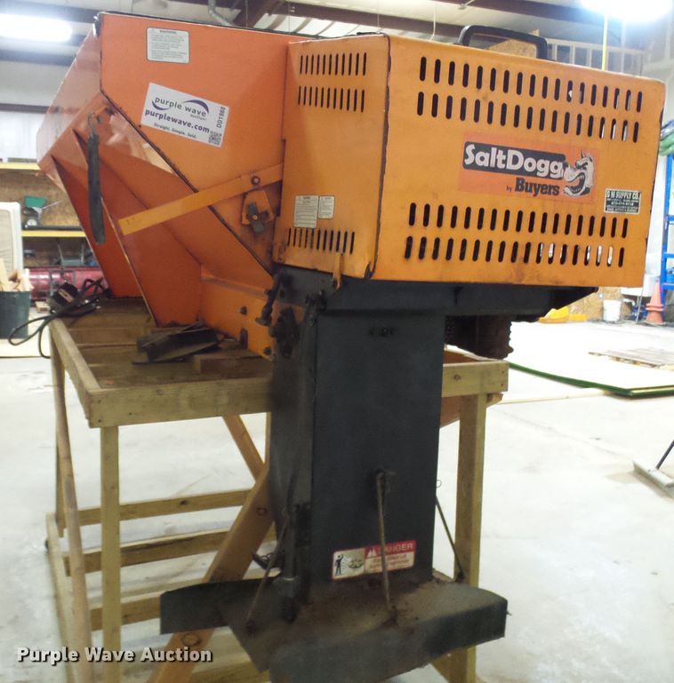 image for item DD1988 Salt Dogg SCH096CX spreader