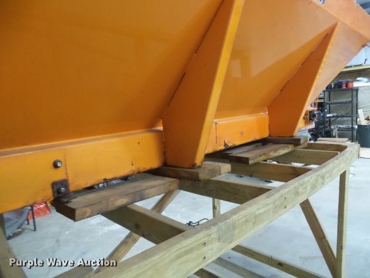 image for item DD1988 Salt Dogg SCH096CX spreader