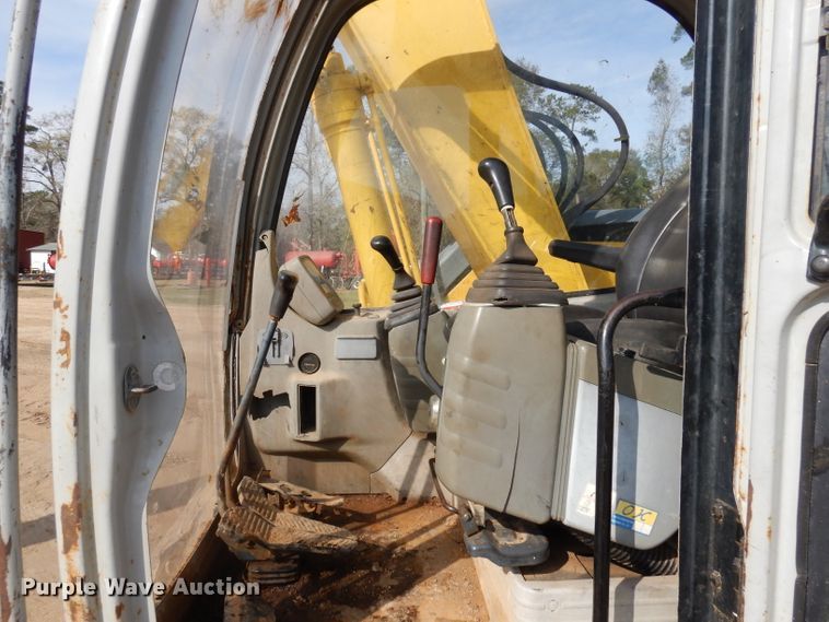 image for item DD3034 2006 Kobelco SK135SRLC-1E excavator