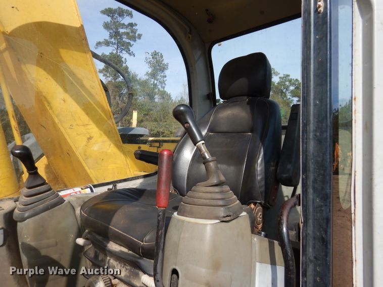 image for item DD3034 2006 Kobelco SK135SRLC-1E excavator