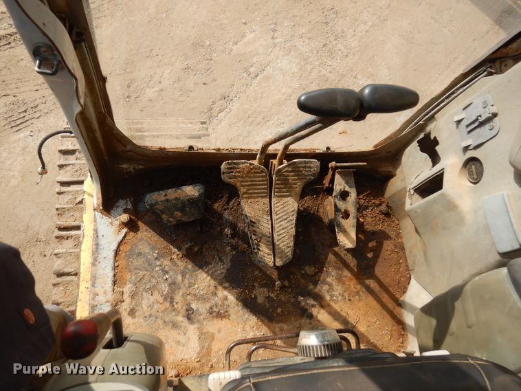 image for item DD3034 2006 Kobelco SK135SRLC-1E excavator