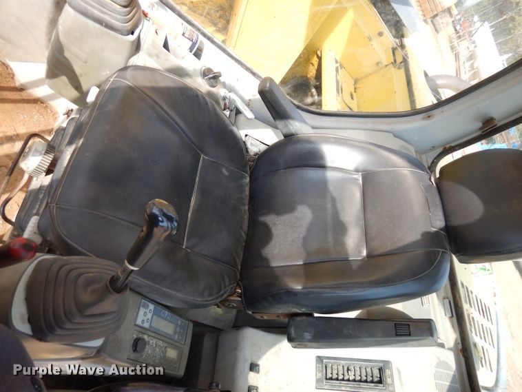 image for item DD3034 2006 Kobelco SK135SRLC-1E excavator