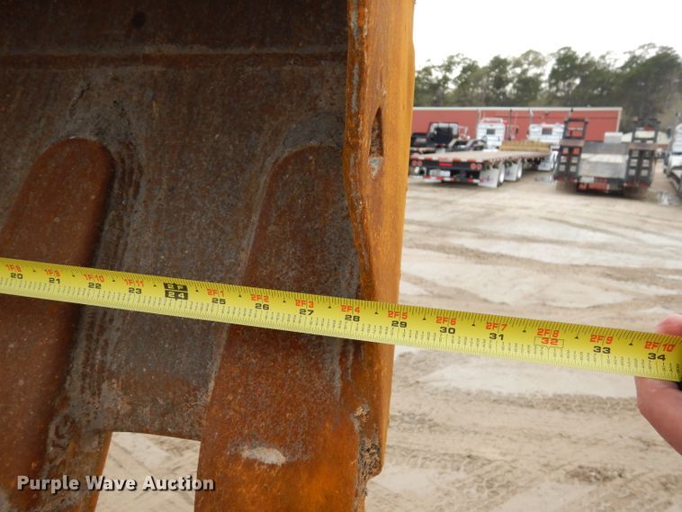 image for item DD3034 2006 Kobelco SK135SRLC-1E excavator