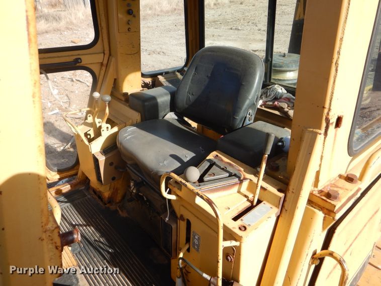 image for item DE1347 1987 Caterpillar 943 track loader