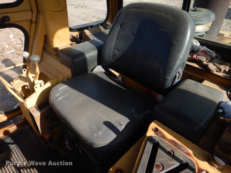 image for item DE1347 1987 Caterpillar 943 track loader
