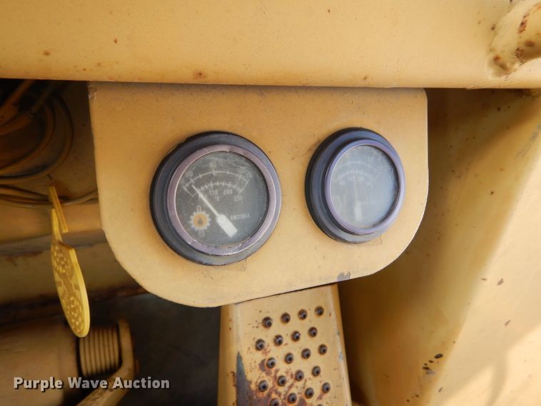 image for item DE1347 1987 Caterpillar 943 track loader