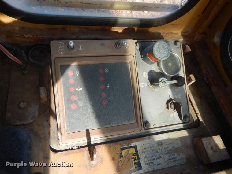 image for item DE1347 1987 Caterpillar 943 track loader