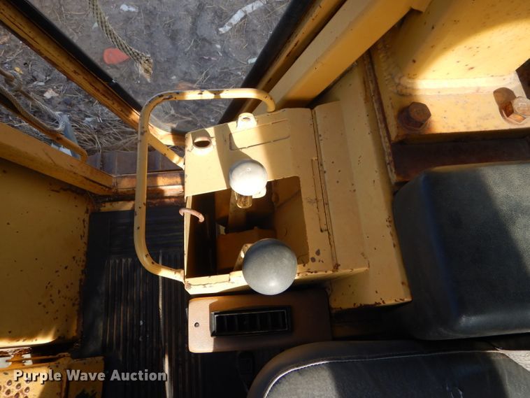 image for item DE1347 1987 Caterpillar 943 track loader