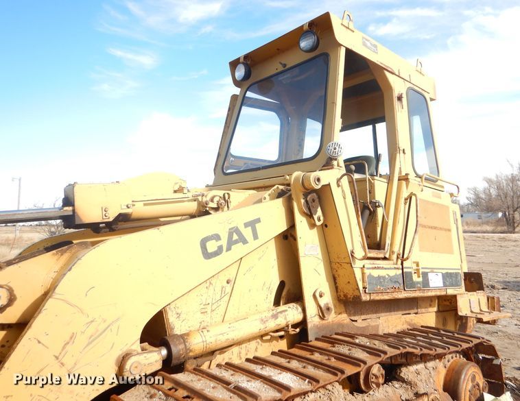 image for item DE1347 1987 Caterpillar 943 track loader