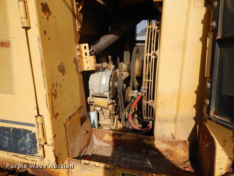 image for item DE1347 1987 Caterpillar 943 track loader