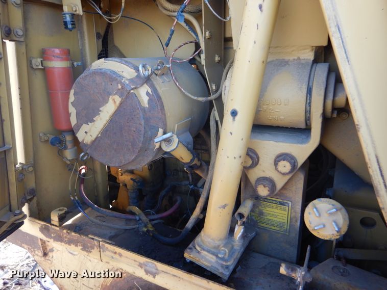 image for item DE1347 1987 Caterpillar 943 track loader