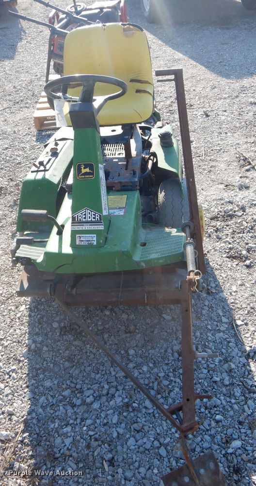 image for item DH6282 John Deere F525 lawn mower