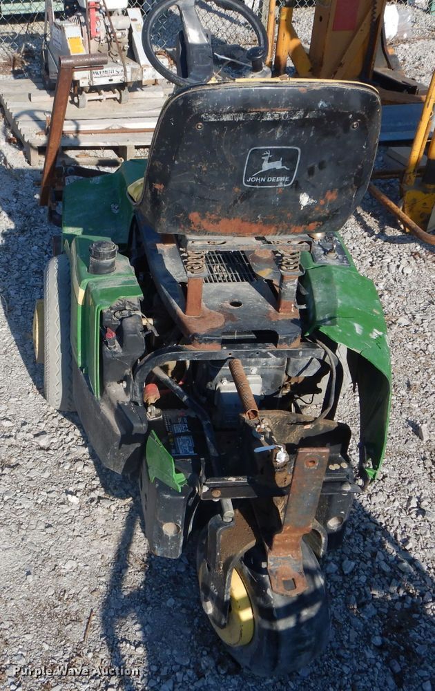 image for item DH6282 John Deere F525 lawn mower