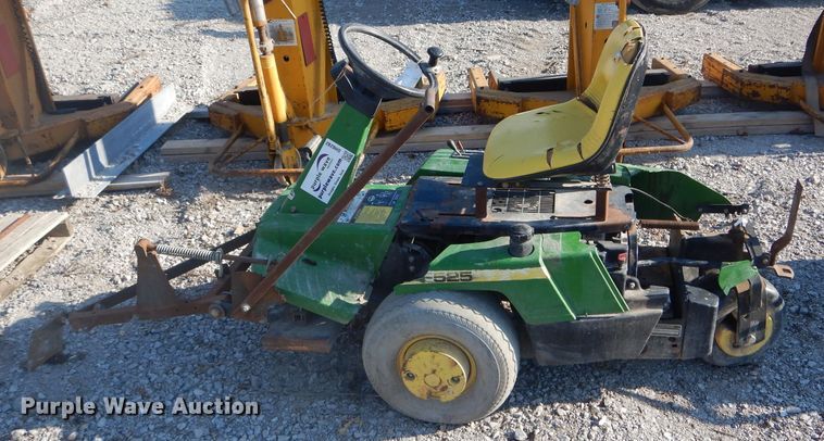 image for item DH6282 John Deere F525 lawn mower