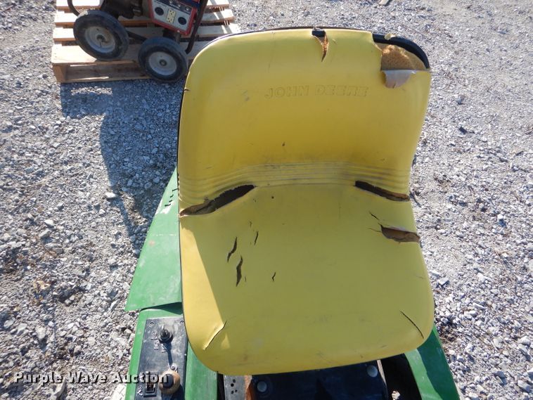 image for item DH6282 John Deere F525 lawn mower